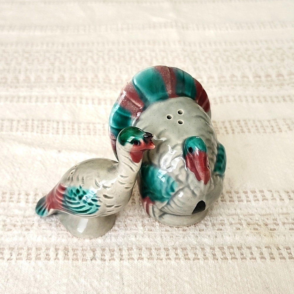Vintage Salt and Pepper Shakers Turkeys  Holiday Ceramics
